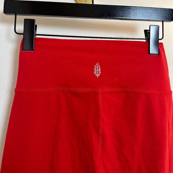 FREE PEOPLE Movement Never Better 7/8 Length Leggings in Winterberry Size Small - Picture 10 of 15